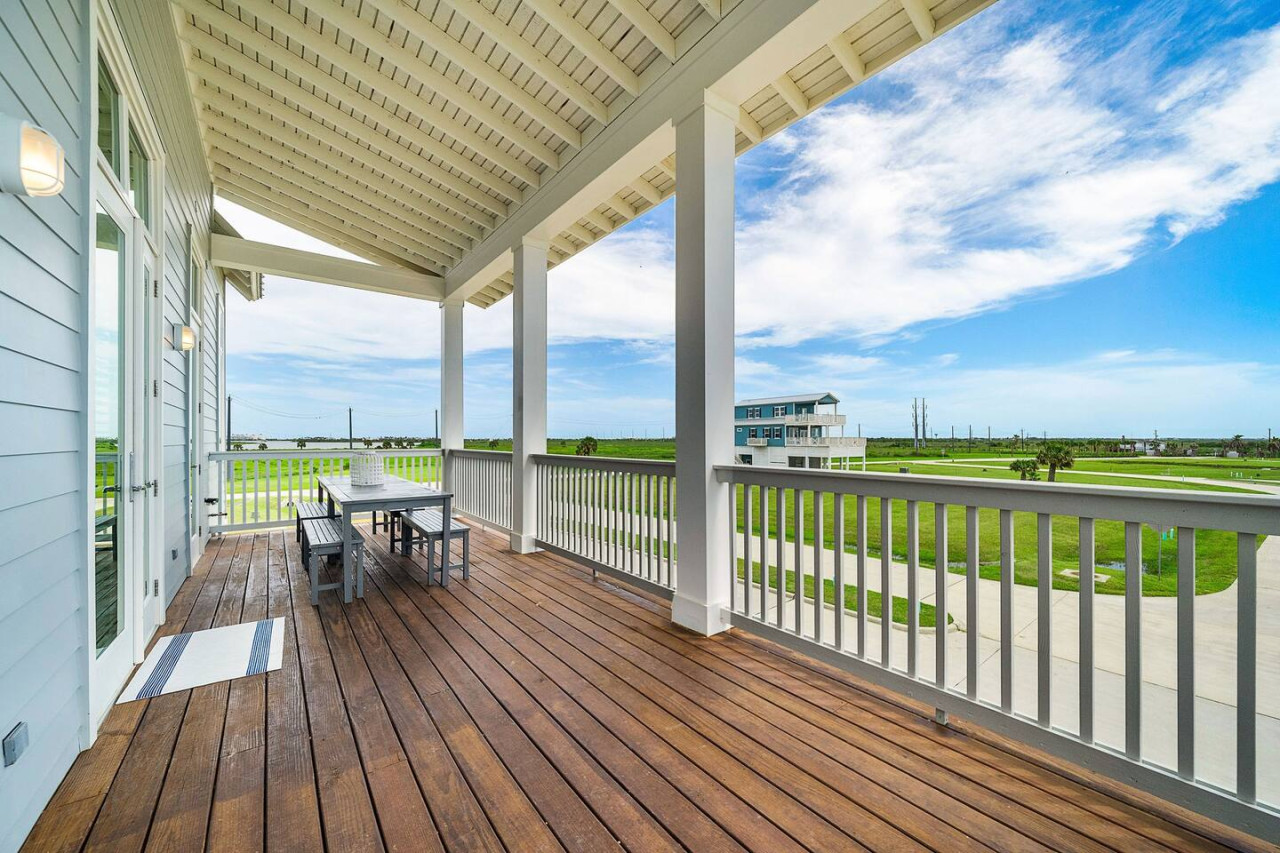 Book today and come relax on the charming porch