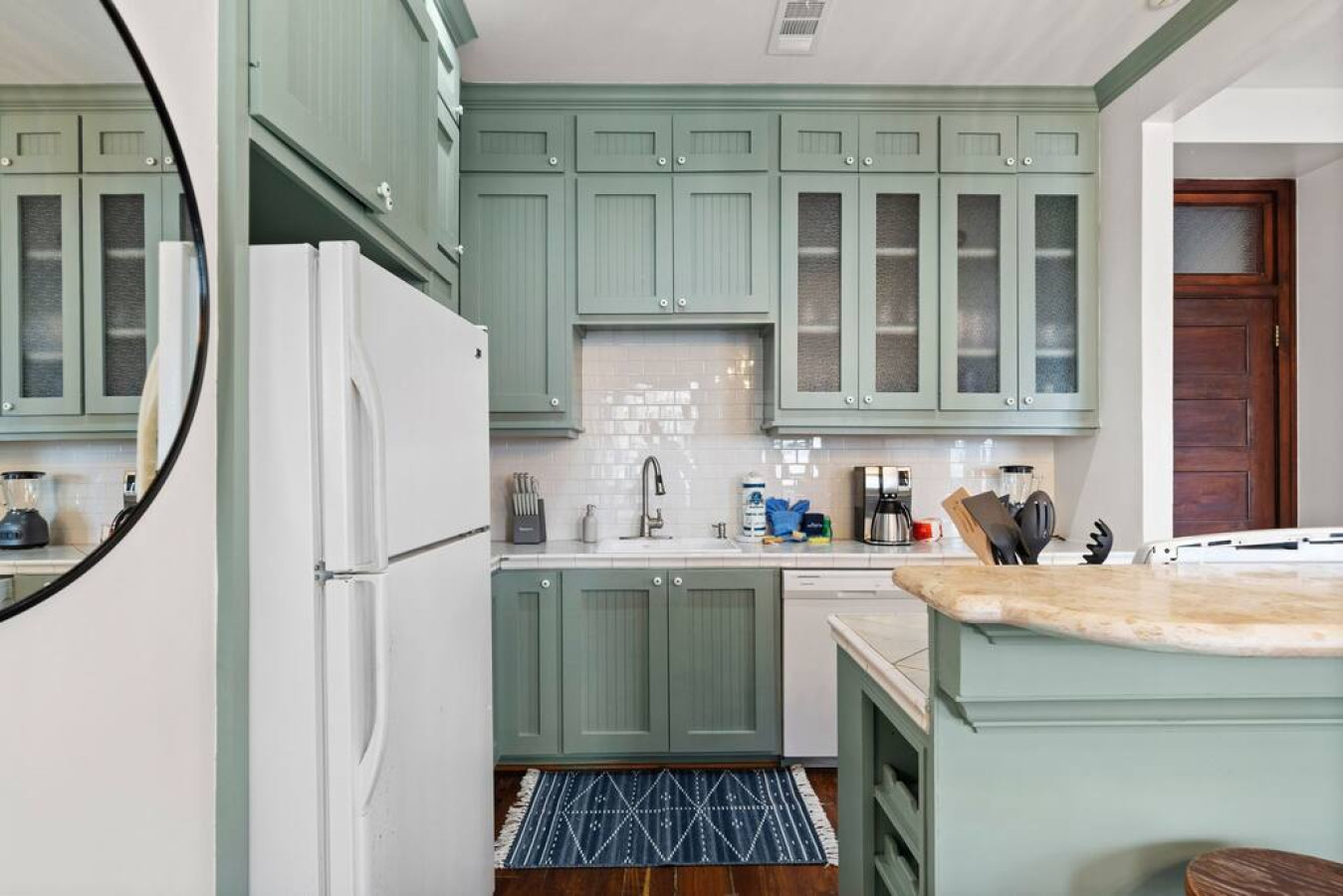 Kitchen sophistication in the heart of homey comfort