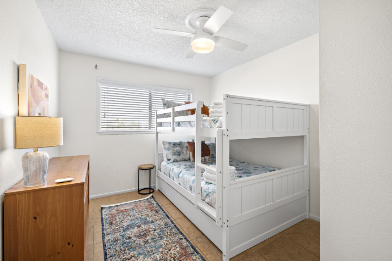 Contemporary sleeping quarters at its most inviting with this double-sized bunk bed
