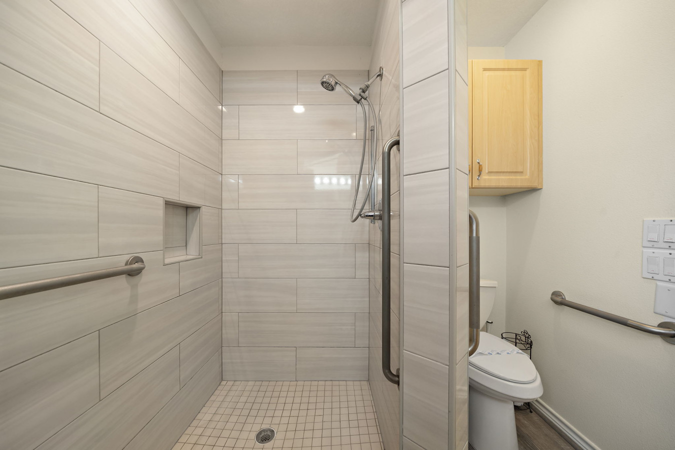 Another angle of the bathroom