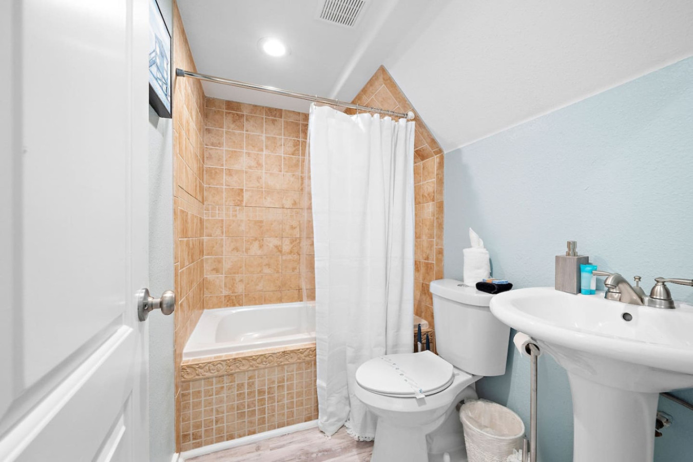 A luxurious bathroom ready for you to enjoy