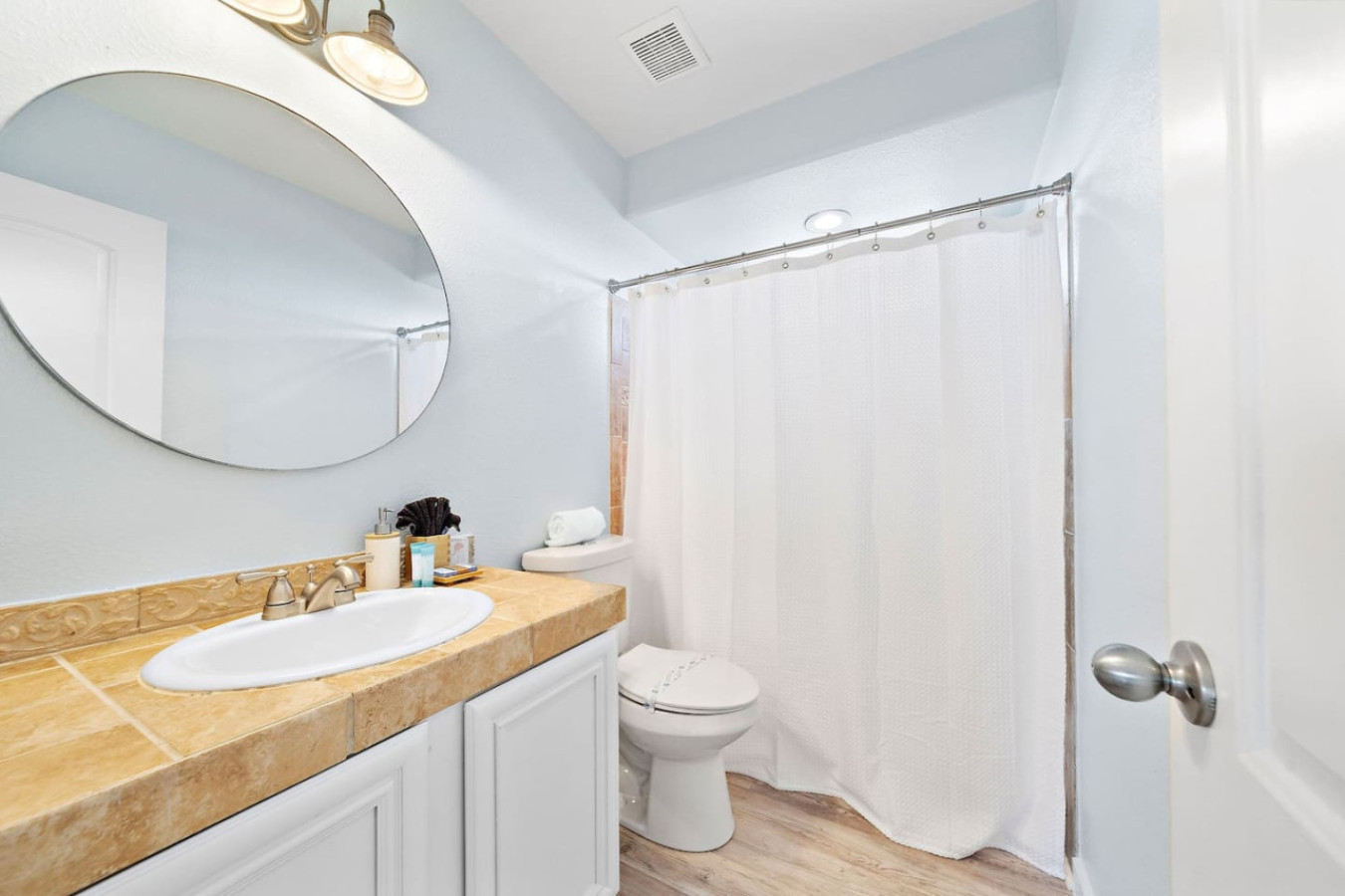 Feel pampered in this beautiful bathroom