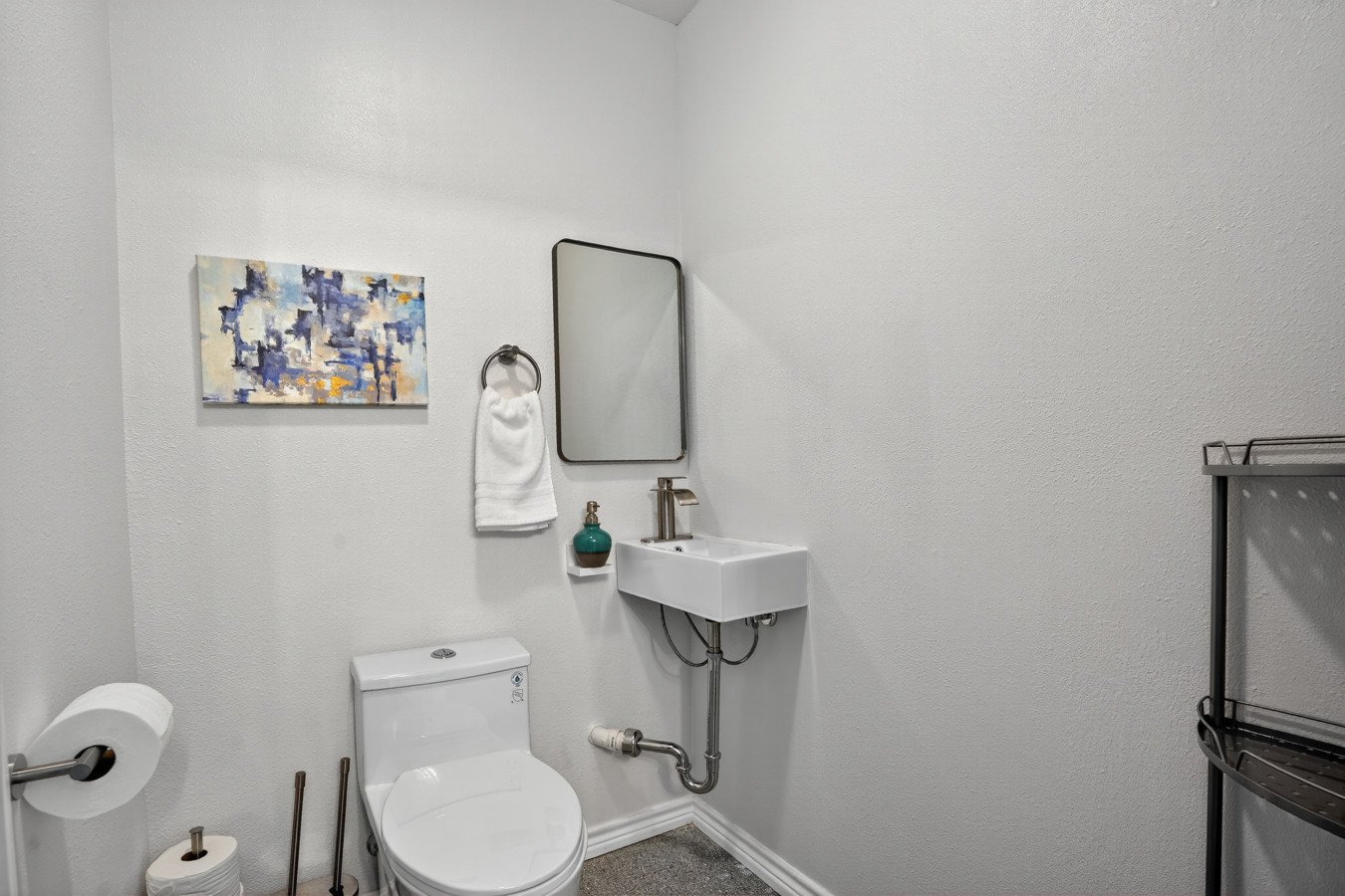 The Brief Bath on the first floor (Bath 4/4)
