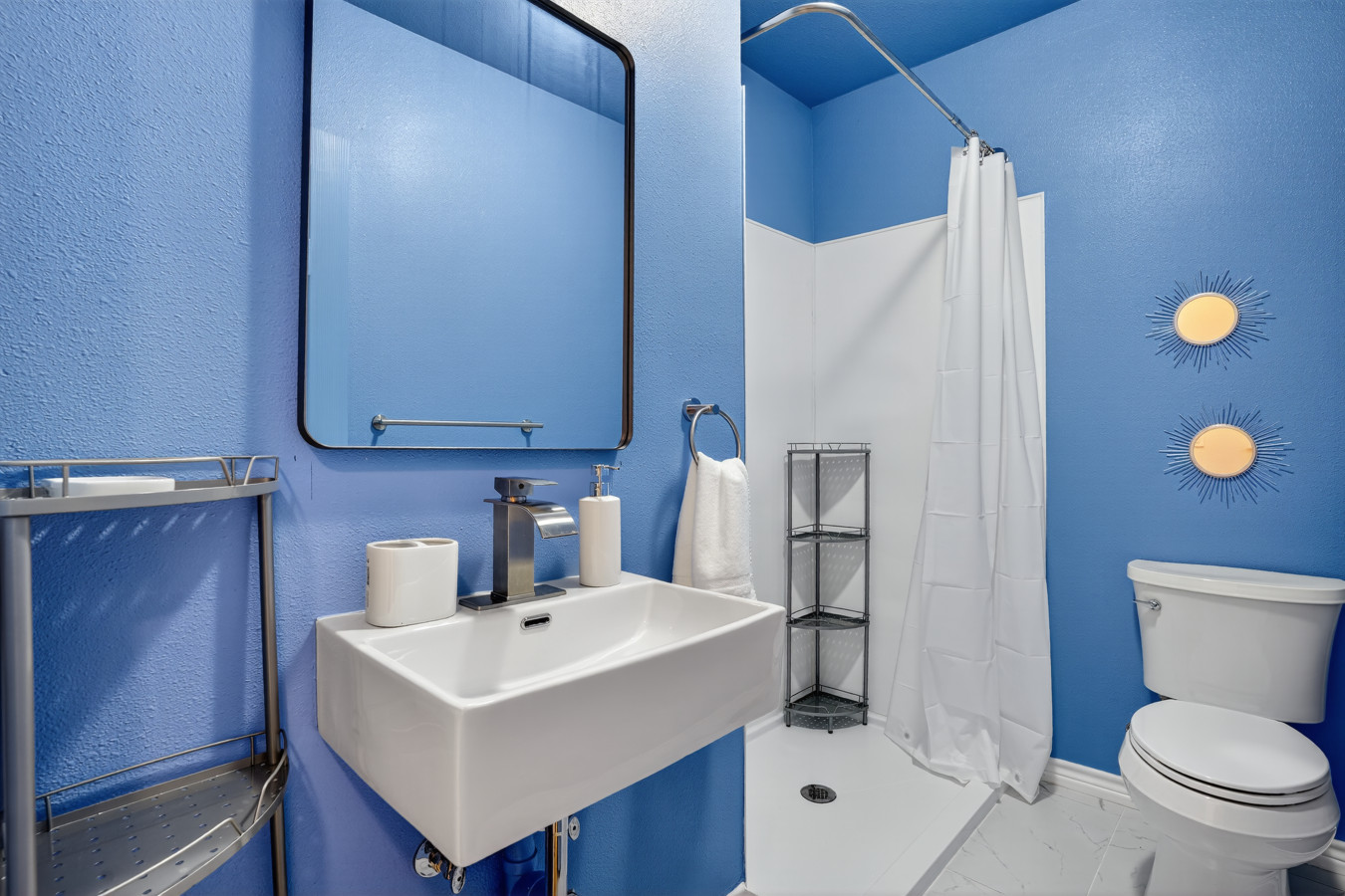The Blue Bath on the second floor (Bath 3/4)