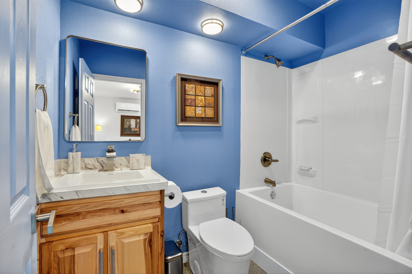 En Suite Bathroom for the Mahogany Master (Bath 1/4)