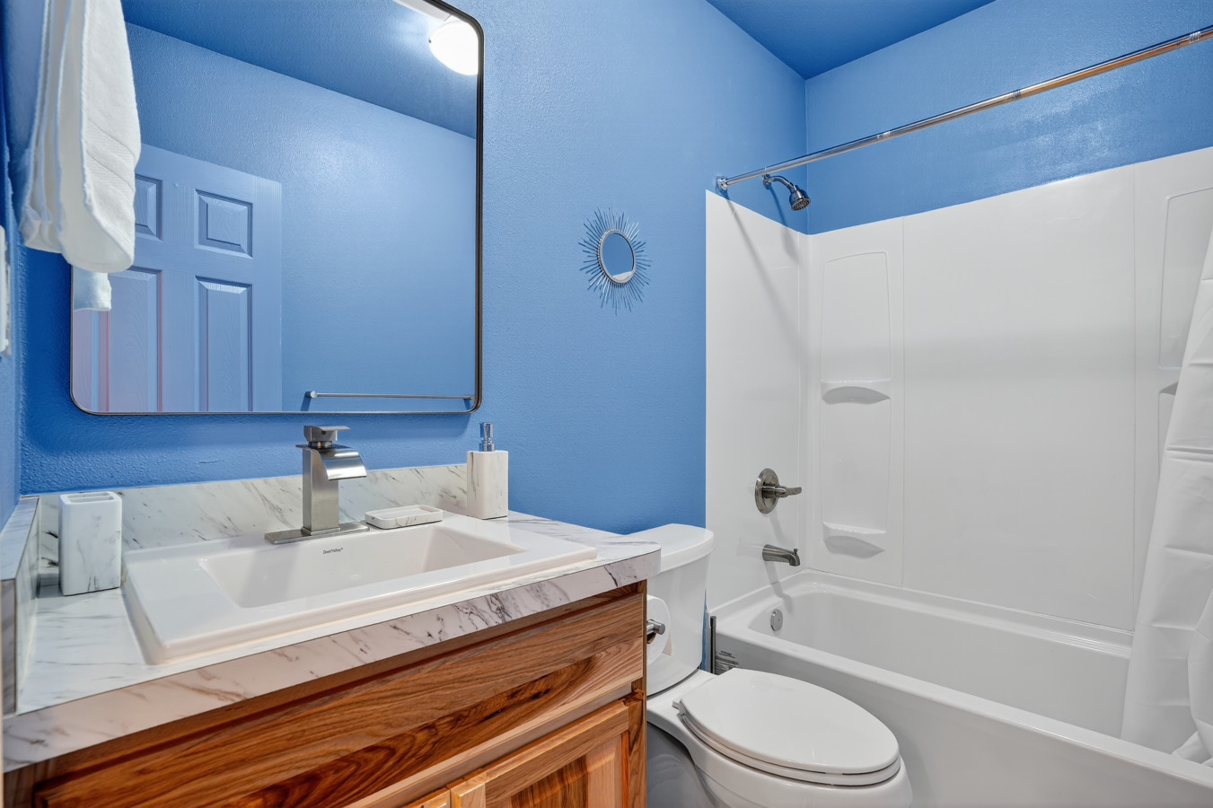 The Big Blue Bath on the second floor (Bath 2/4)
