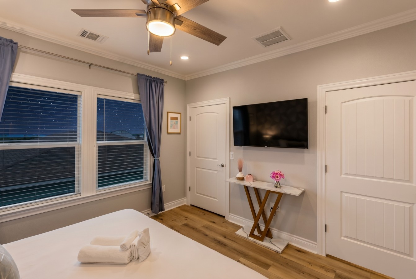 Imagine drifting off to sleep in this bedroom