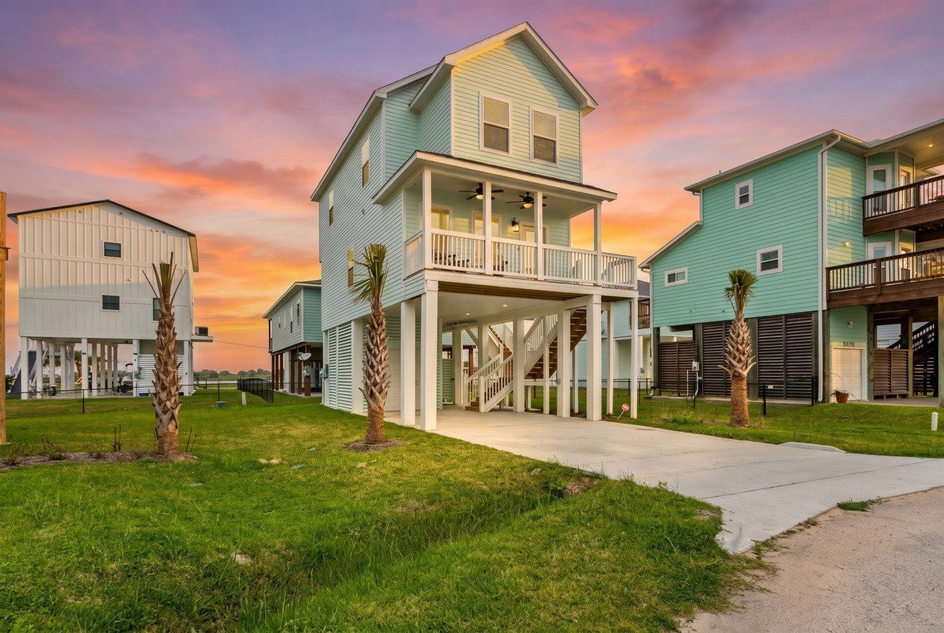 Explore Galveston & unwind in this comfortable retreat