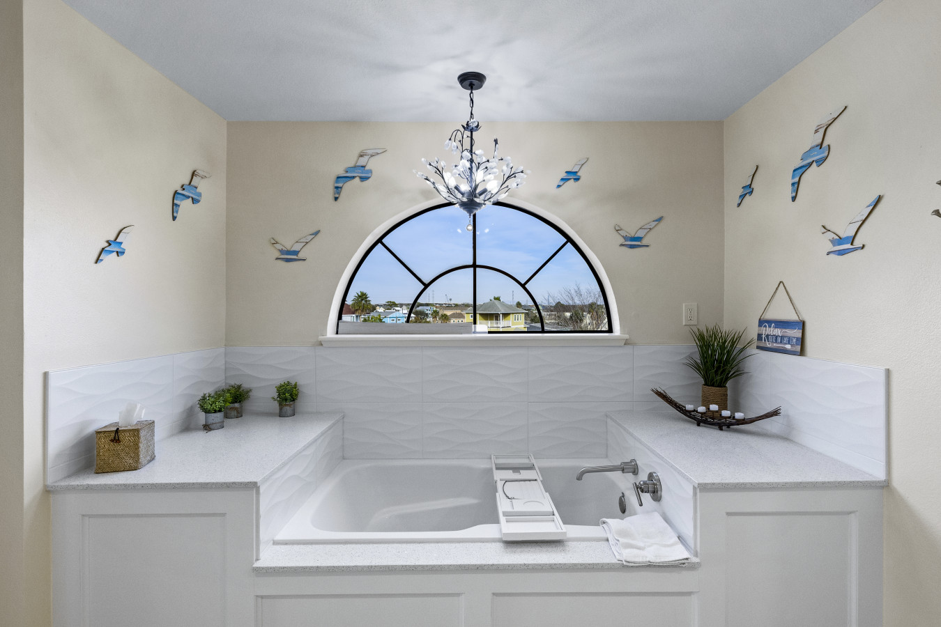 Relaxing upstairs tub—perfect after a beach day
