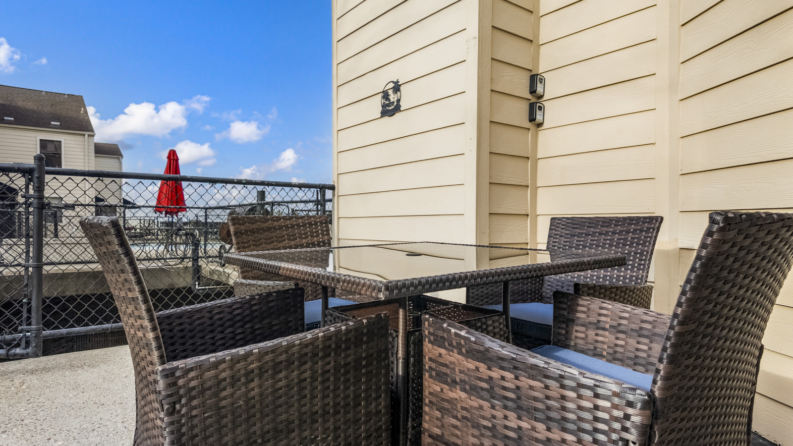 Enjoy breakfast, lunch, or dinner outdoors