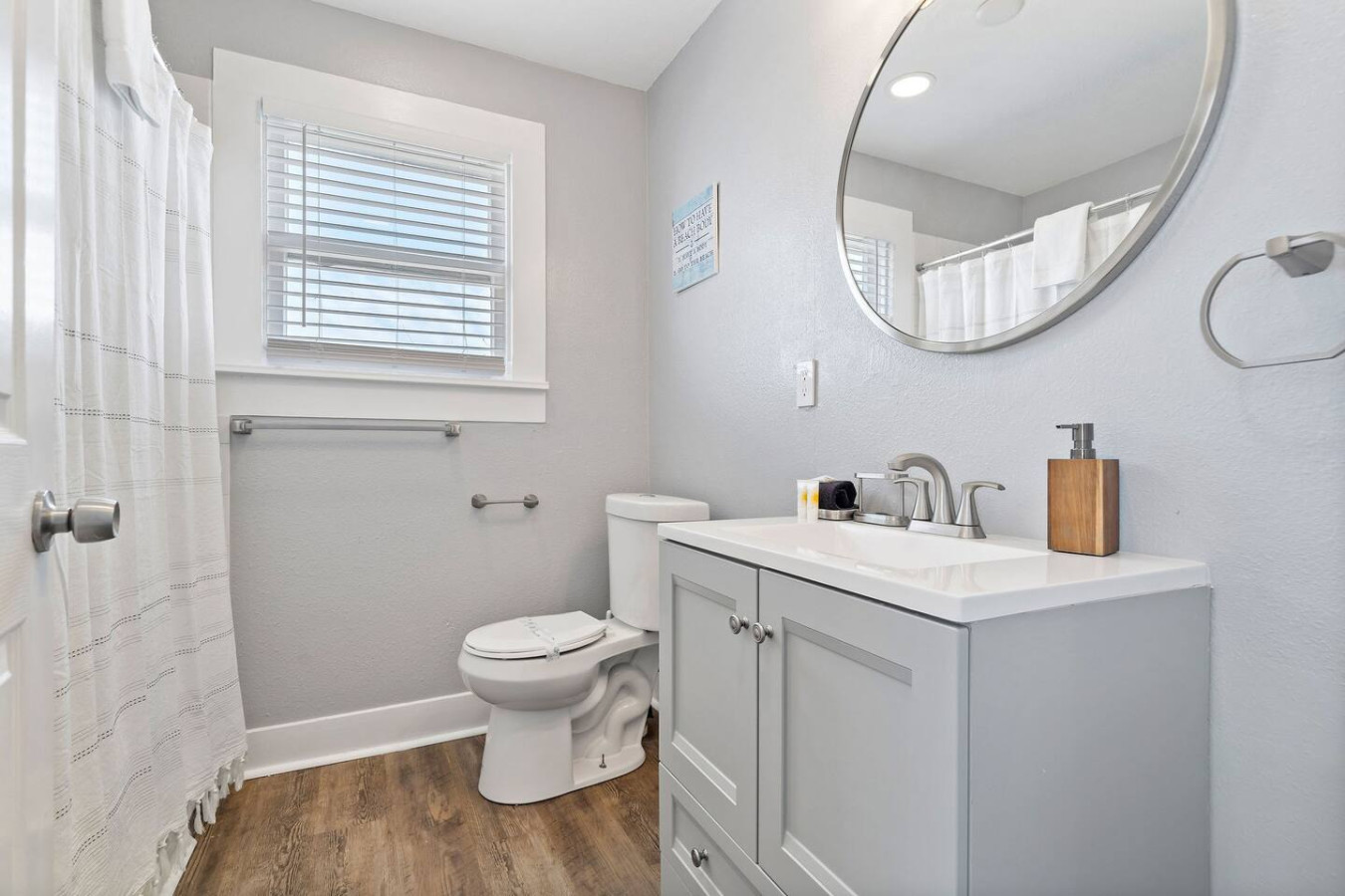 Another angle of the bathroom