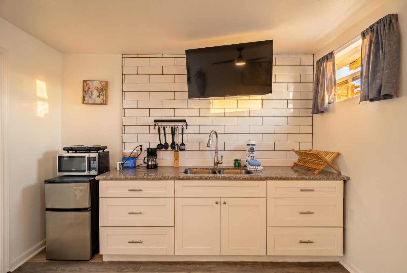 A kitchen perfect for preparing meals for the family!