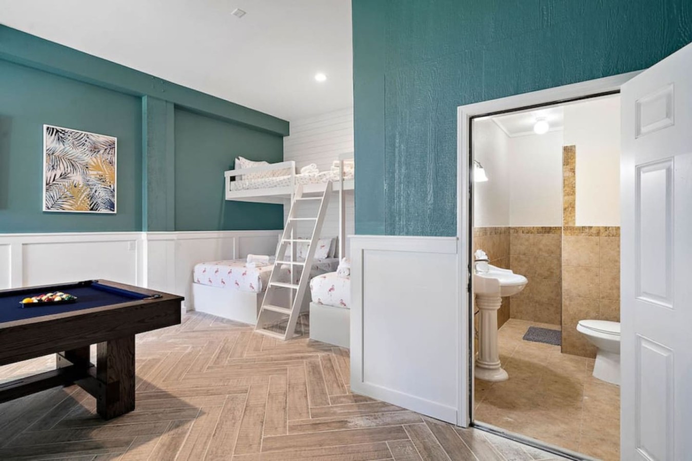 There’s even a full attached bath on the ground level
