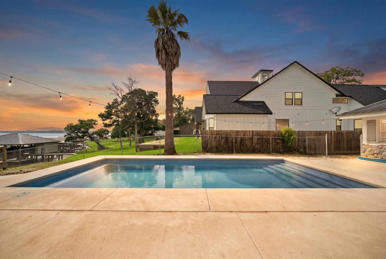 Relax by the pool & soak up the Texas sunshine