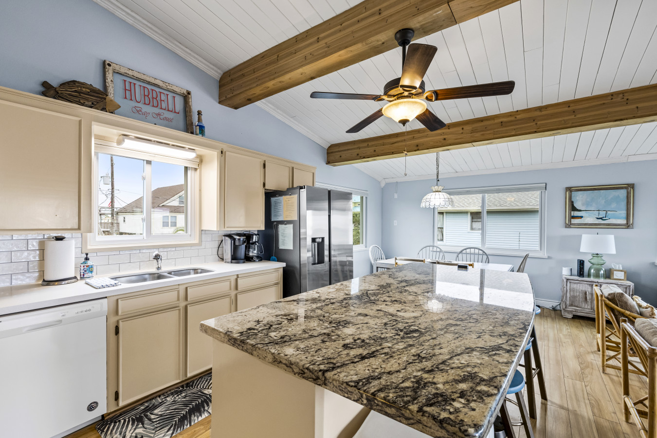 From quick snacks to family feasts, this kitchen has you covered