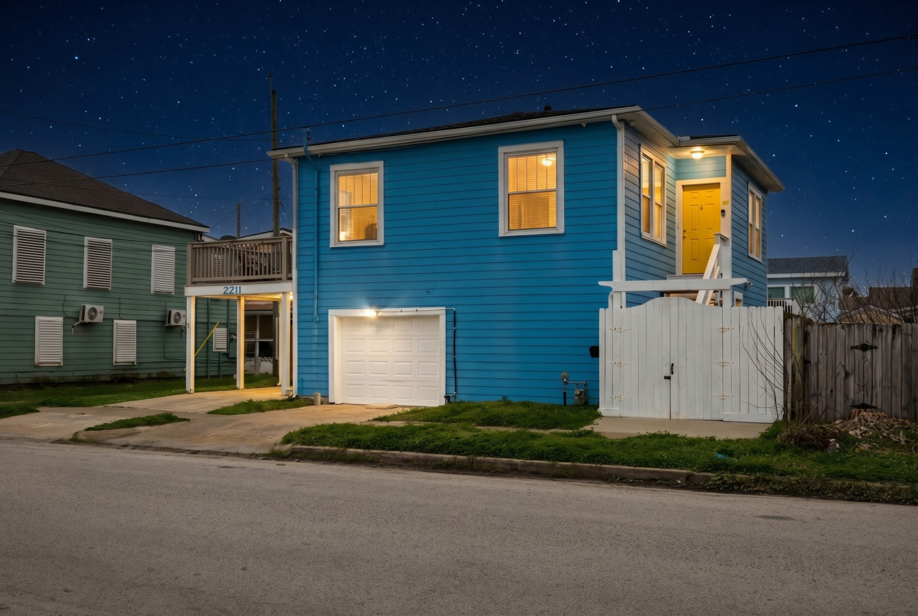 Located in a friendly neighborhood, this home is the ideal base for your seaside adventures