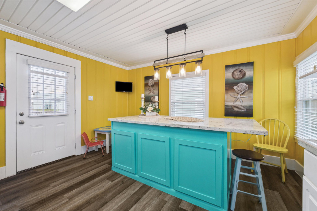 This kitchen island is the perfect spot for breakfast