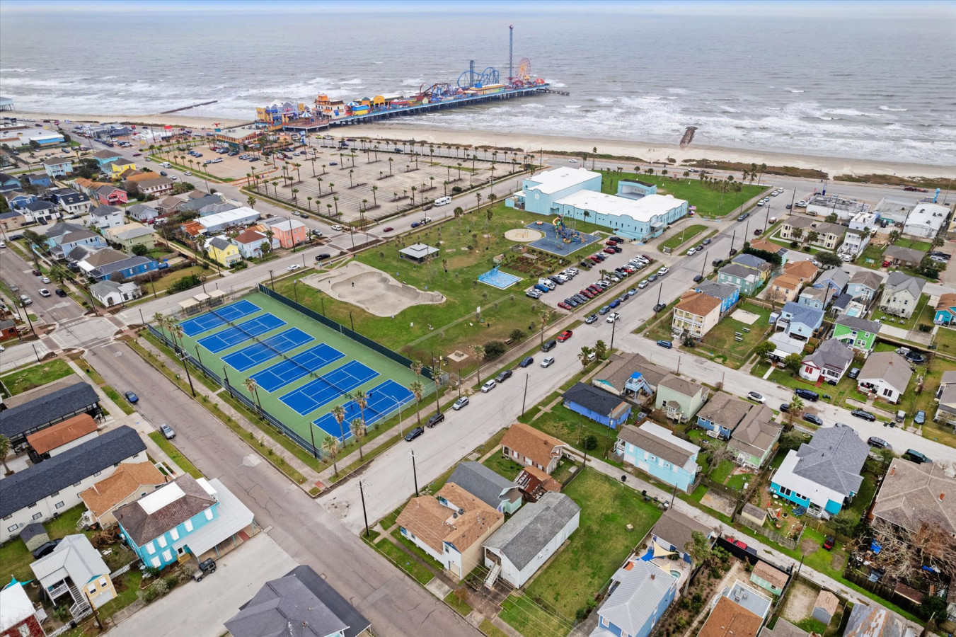 Located just blocks away from the exciting Pleasure Pier and sandy shores