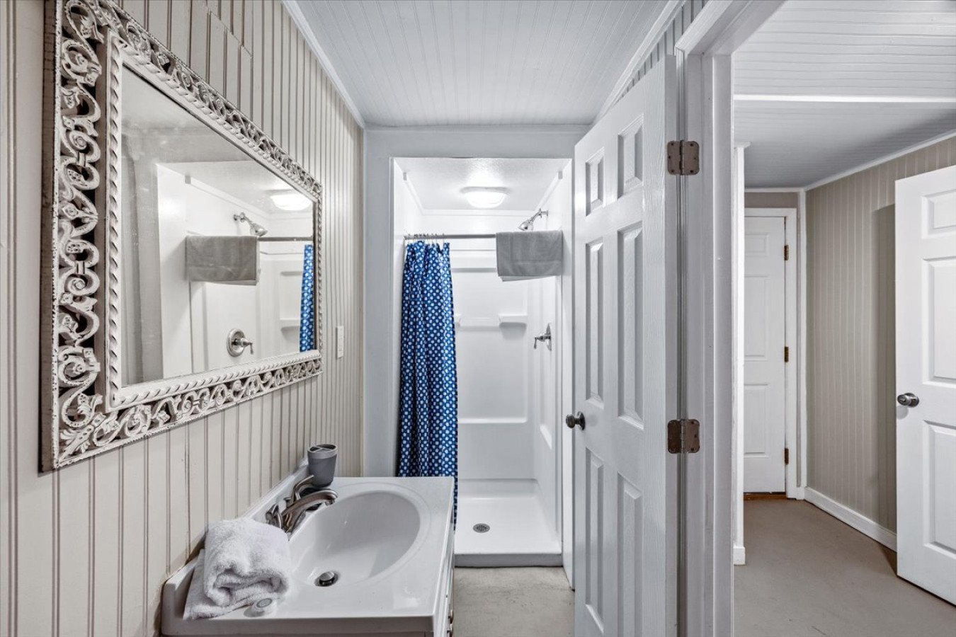 Another angle of the bathroom