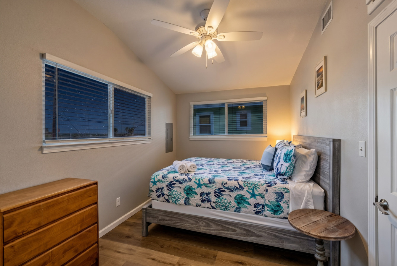 Imagine drifting off to sleep in this queen bedroom