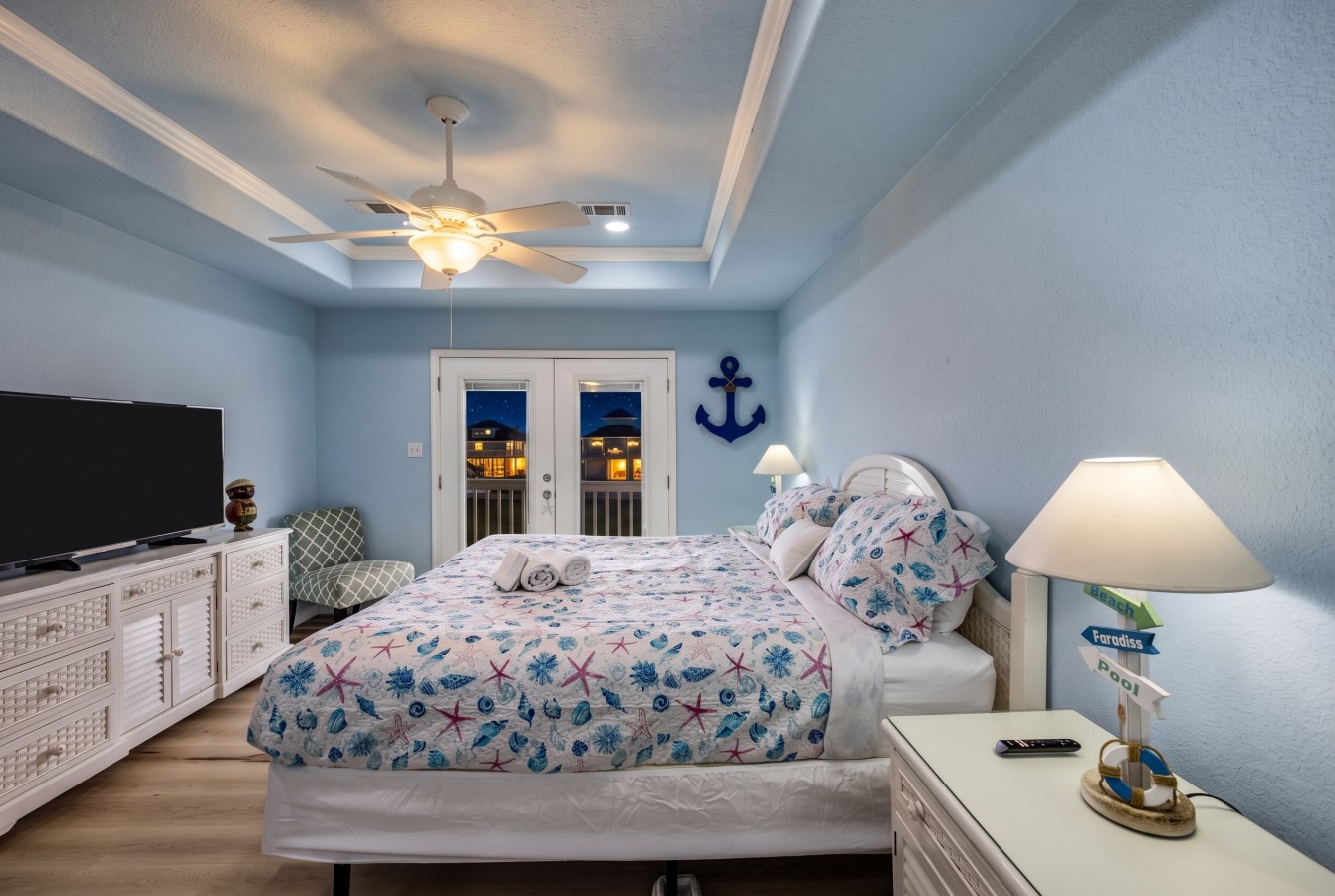 Drift off to sleep in this calm, coastal space