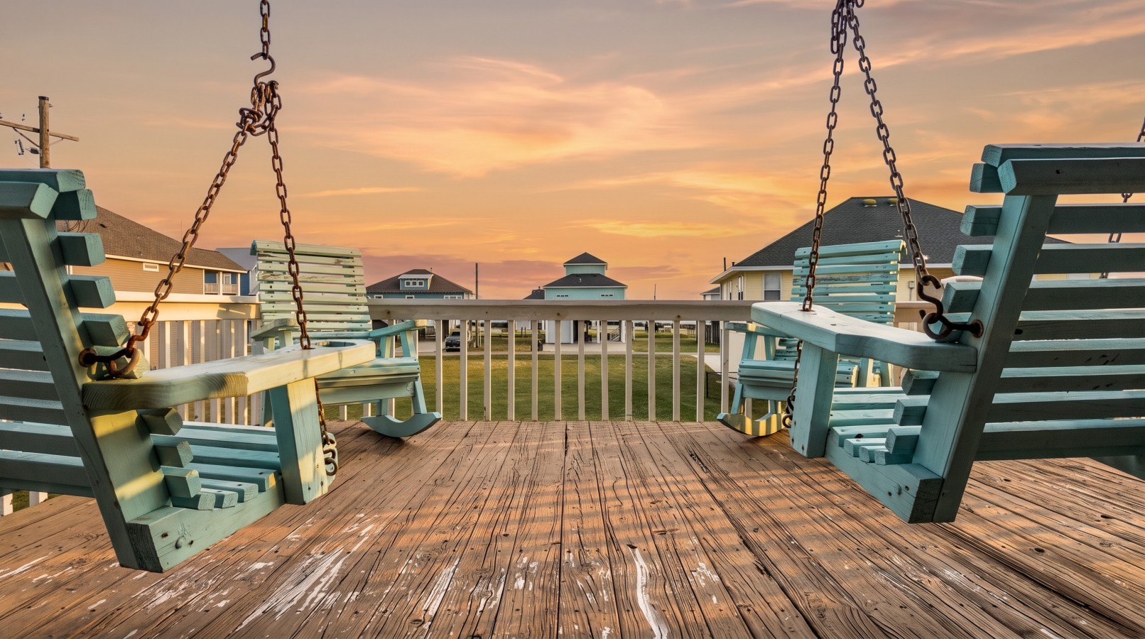 Where beach days turn into breezy evenings