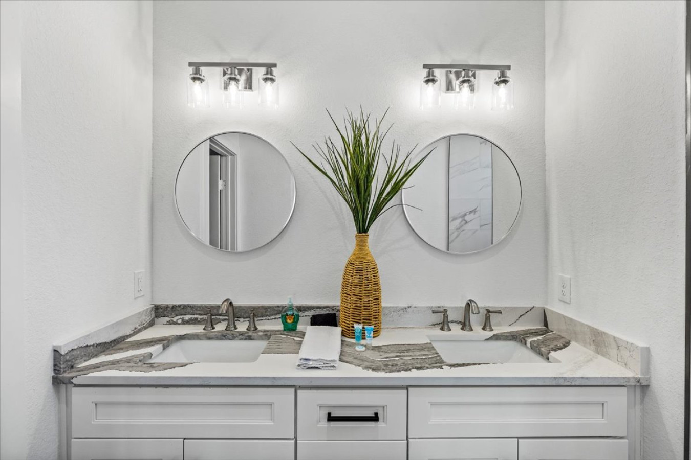 Clean, coastal-inspired bathroom