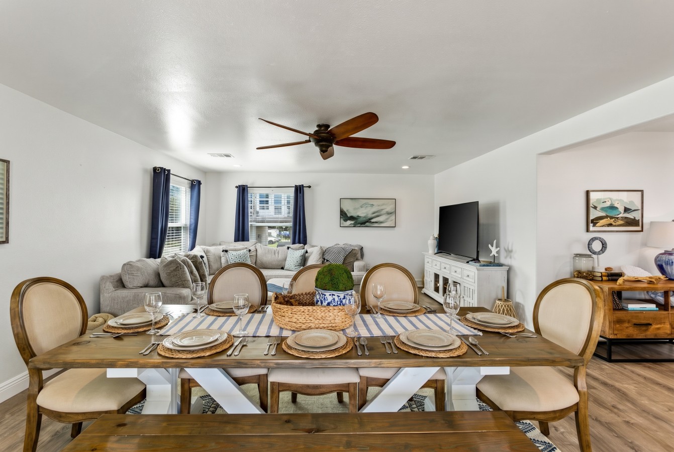 A welcoming space for meals, conversation, and downtime