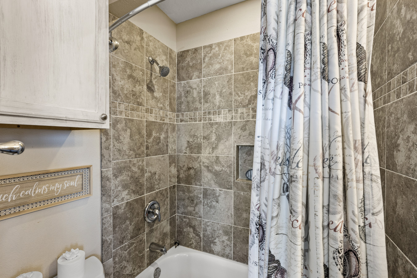 A simple and relaxing space to refresh and unwind
