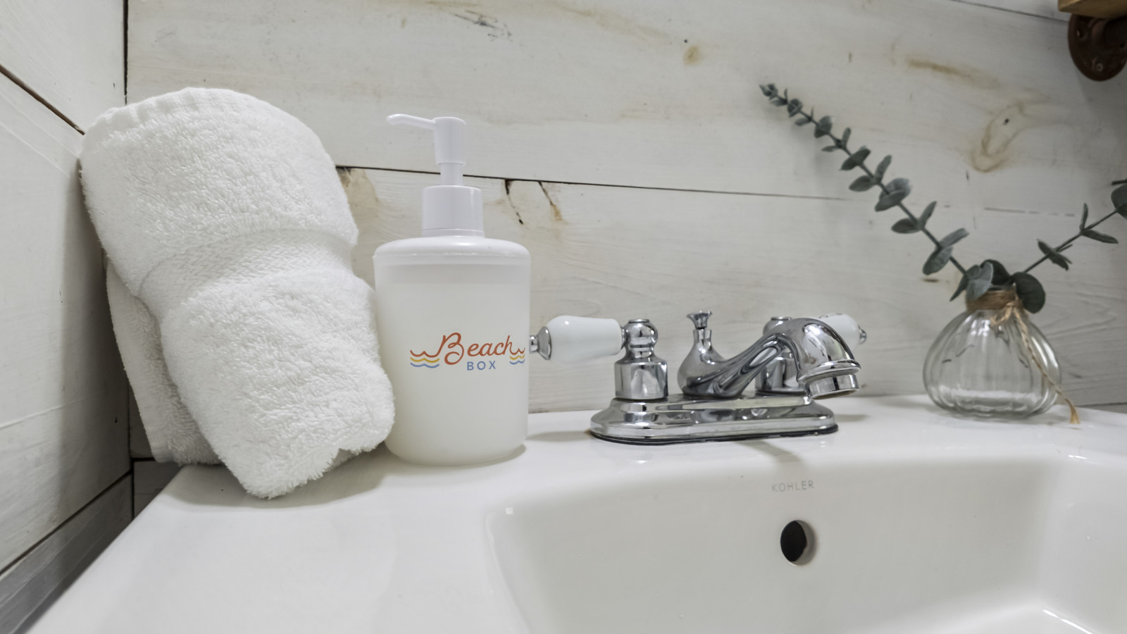 A clean and functional bathroom for your daily routine
