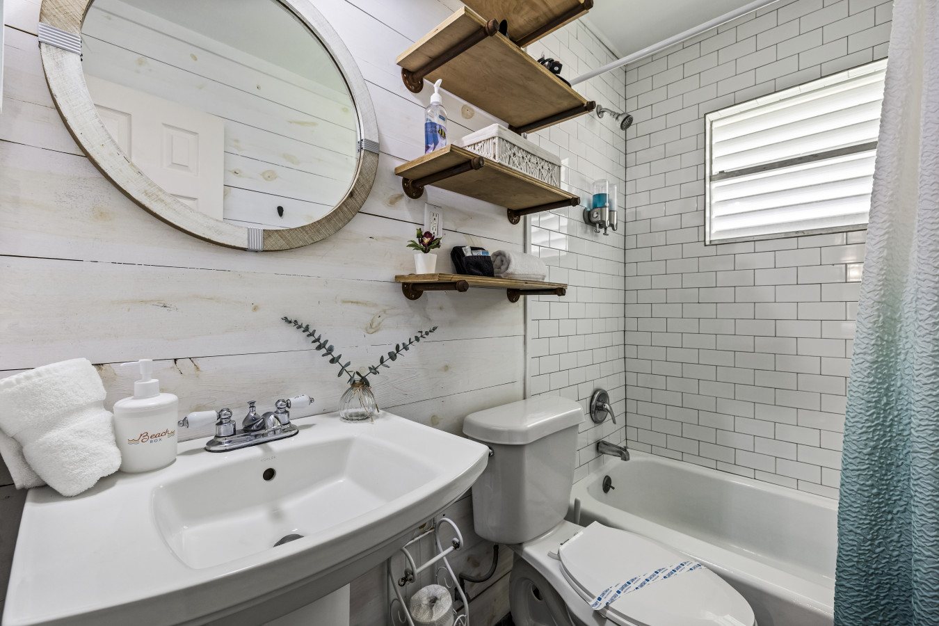 This bathroom offers everything you need for a comfortable stay