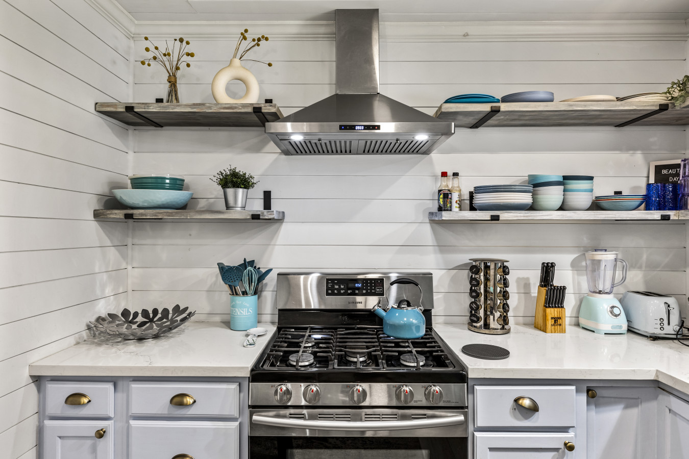 Prep, cook, and clean with ease in this efficient kitchen setup