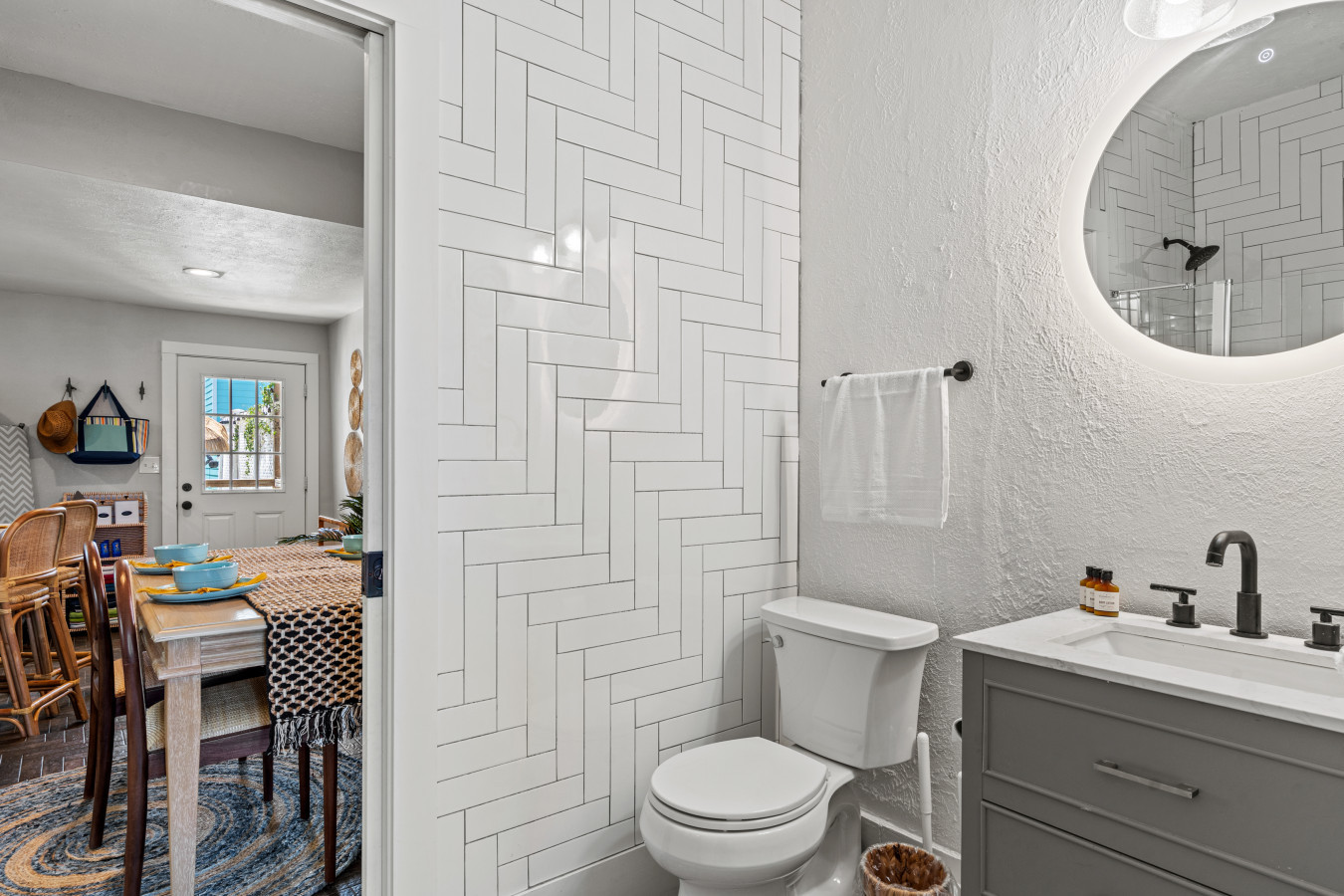 Another angle of the bathroom