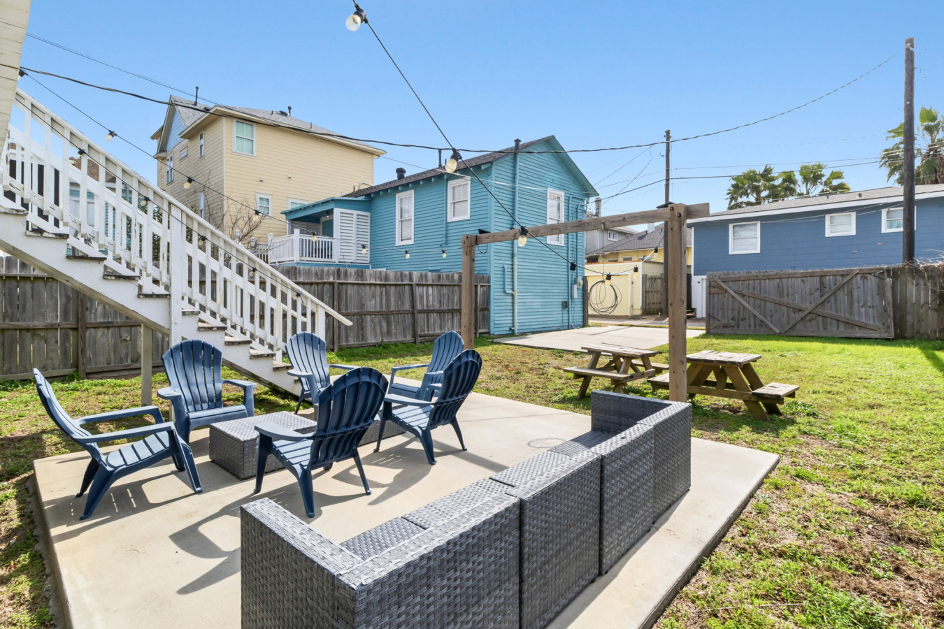 Enjoy laughter & games in this expansive yard