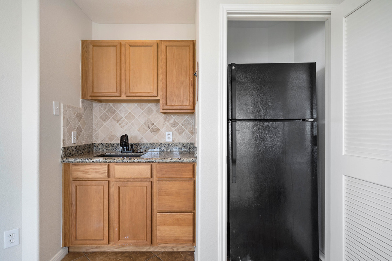 This is an additionaly kitchen space for your use