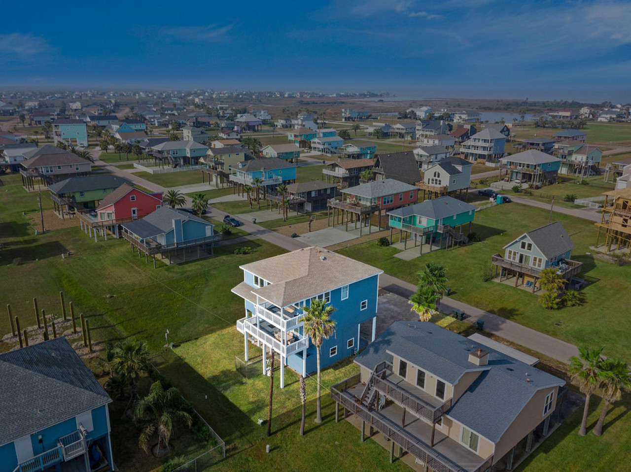 Explore Galveston & unwind in this comfortable retreat