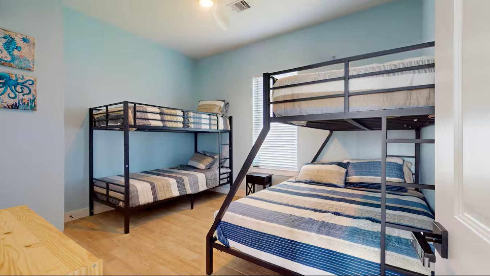 Cozy bunk room perfect for groups or families