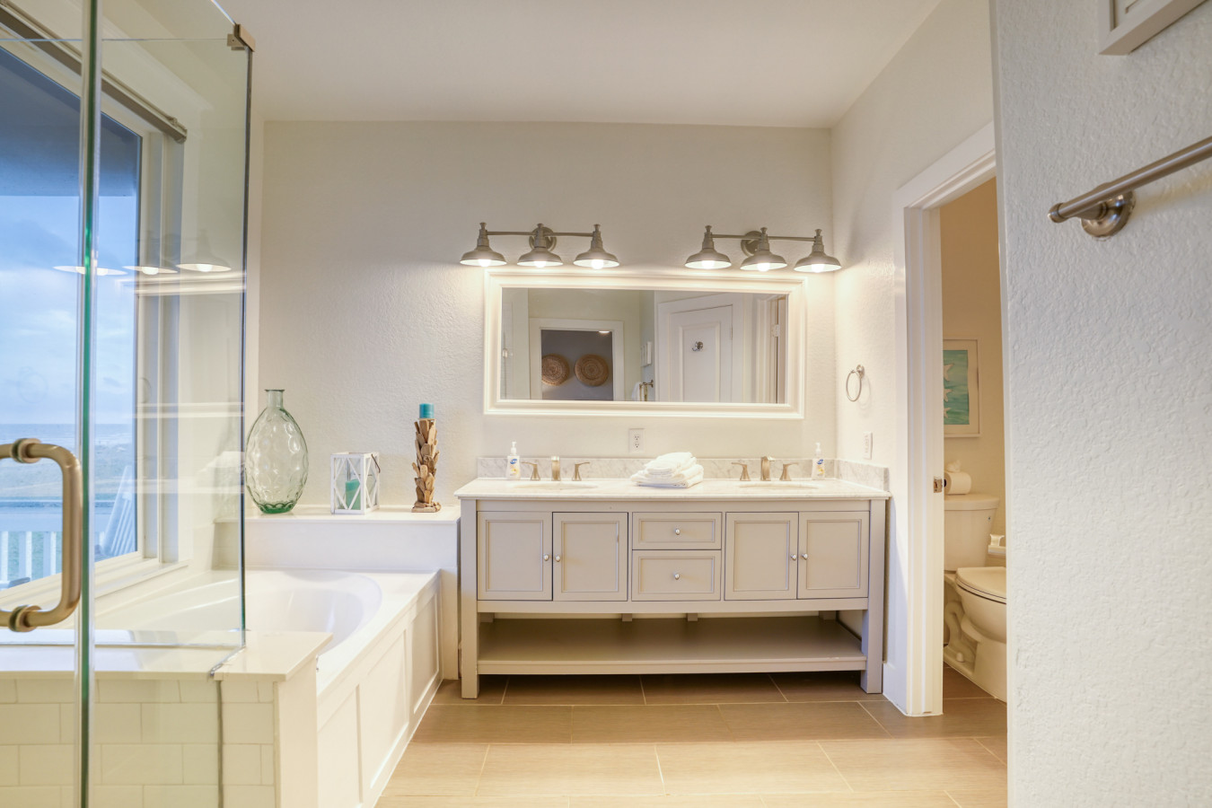 A luxurious bathroom ready for you to enjoy