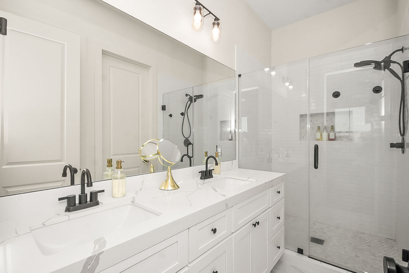 A luxurious bathroom ready for you to enjoy