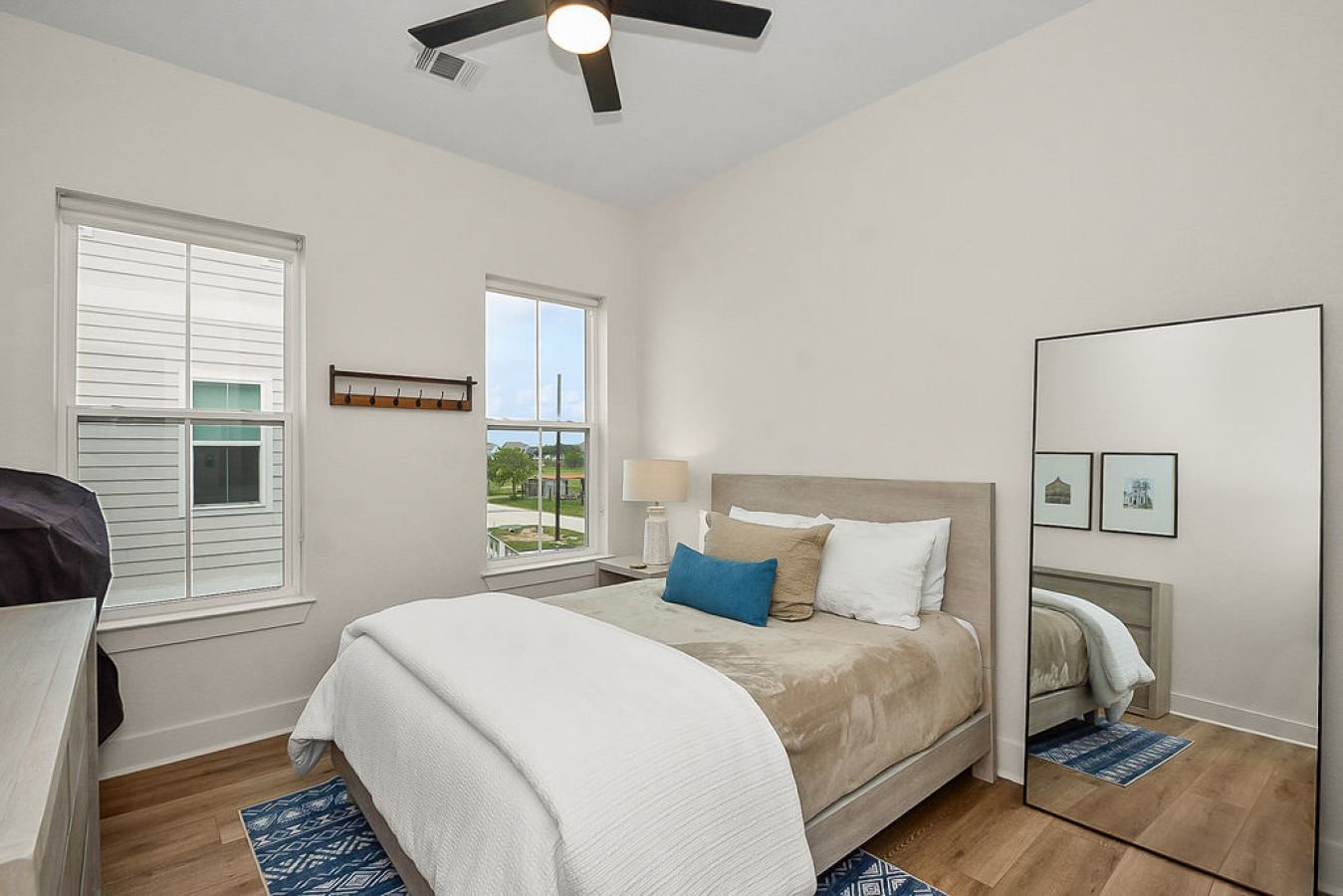 This bedroom has a queen sized bed