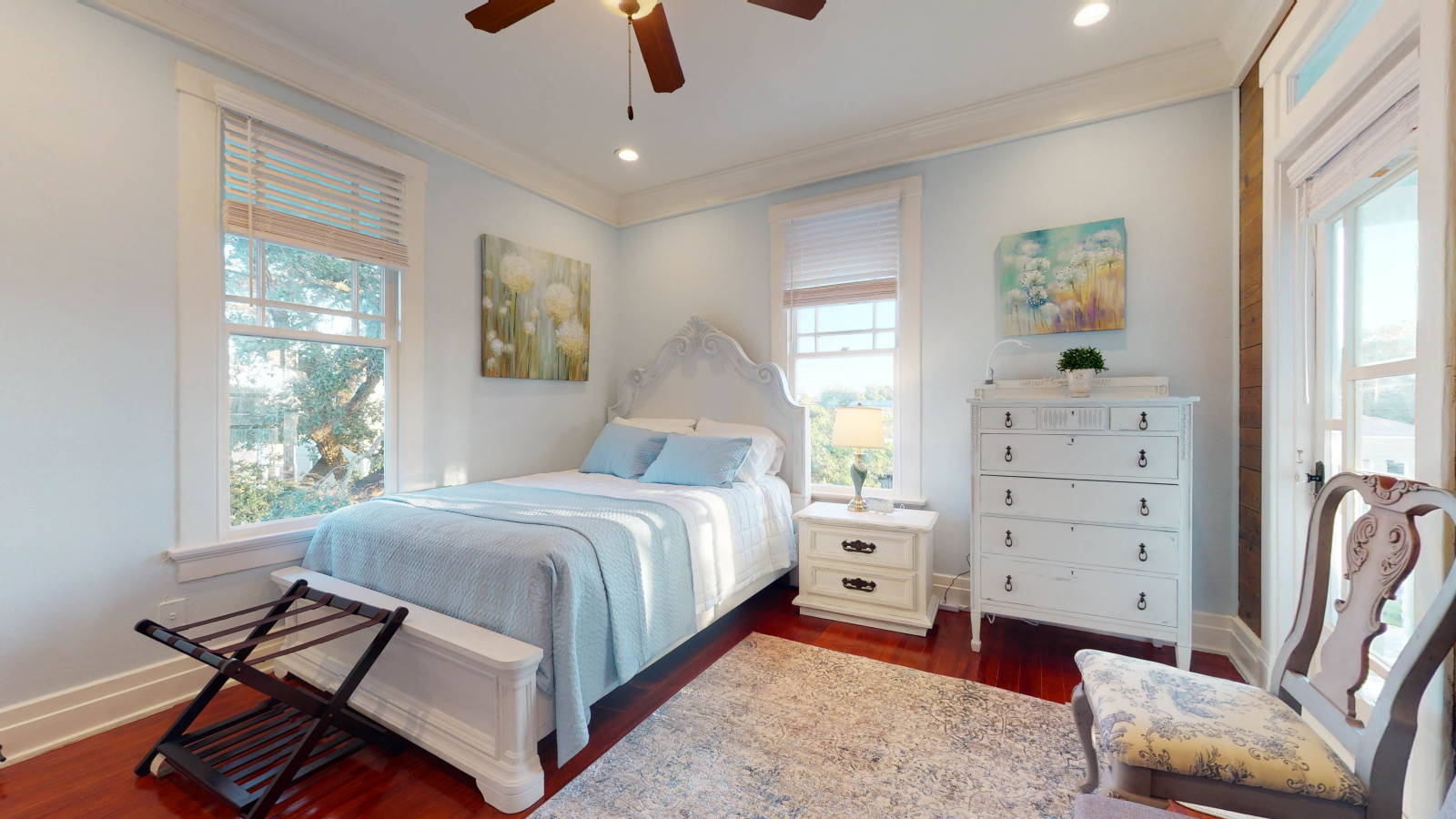 This bedroom has a queen sized bed
