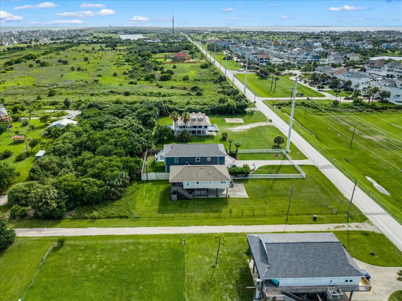 Explore Galveston & unwind in this comfortable retreat