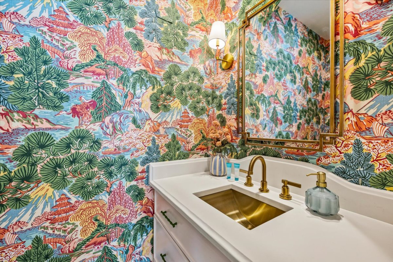 Feel pampered in this beautiful bathroom