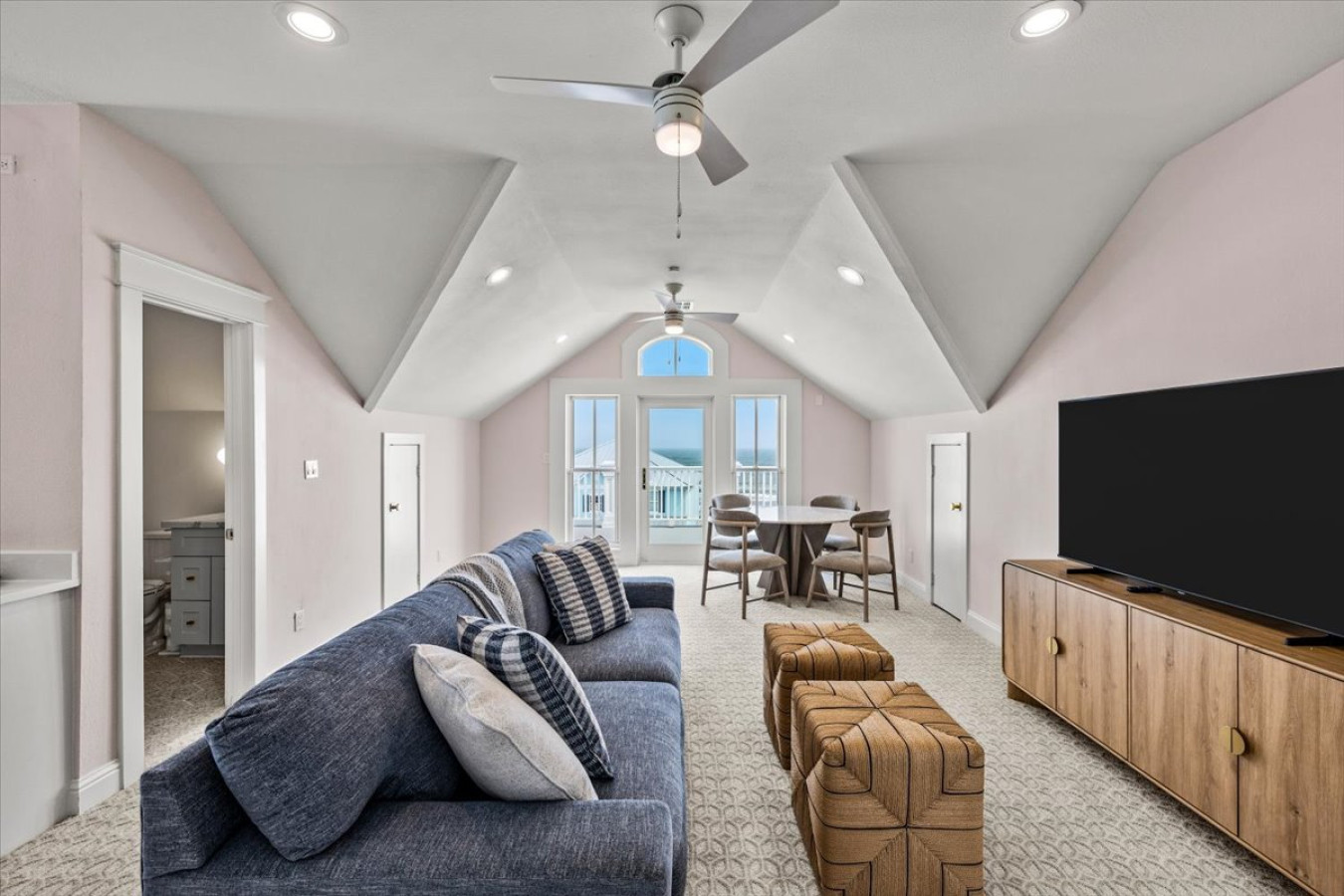 Kick back & unwind in this upstairs lounge