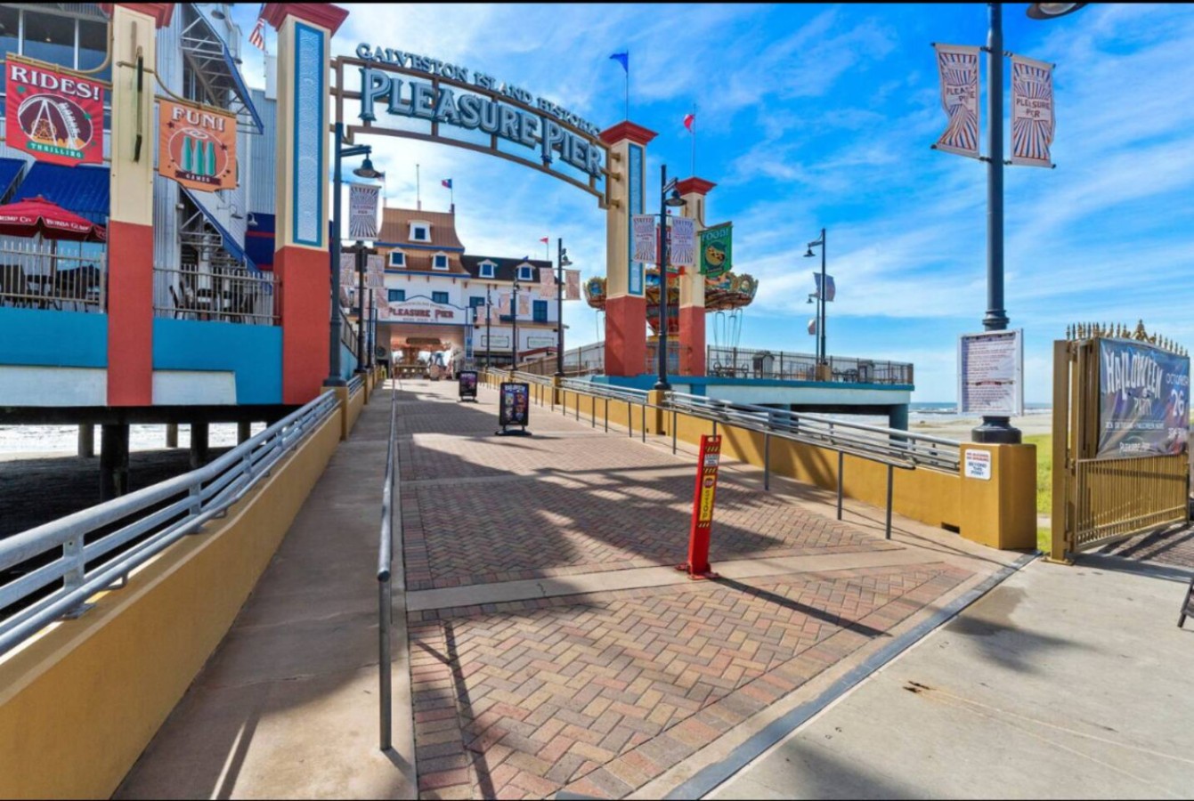 The Pleasure Pier has 16 rides & a 5D theater thrill
