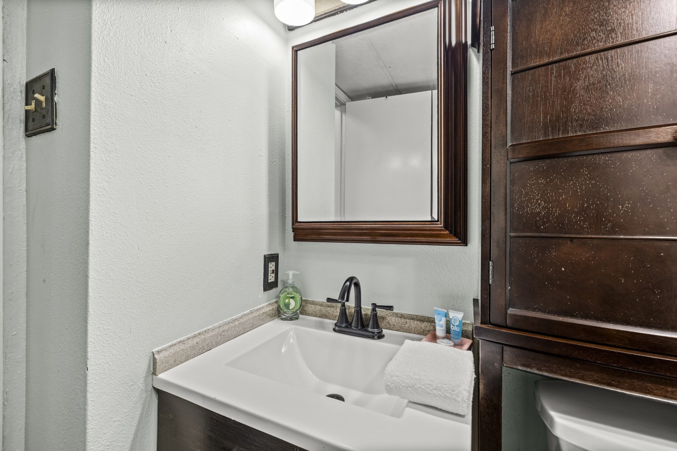 Clean, fresh & ready to welcome you in