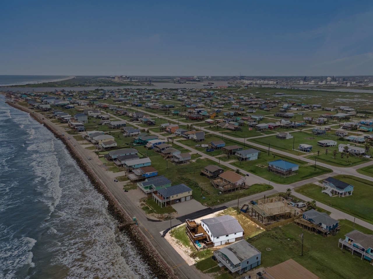 Explore Surfside & unwind in this comfortable retreat