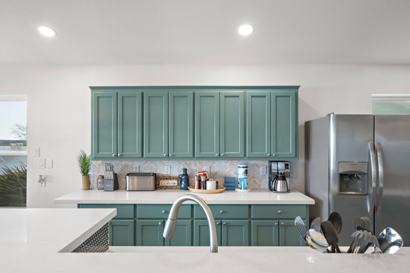 A kitchen perfect for preparing meals for the family!