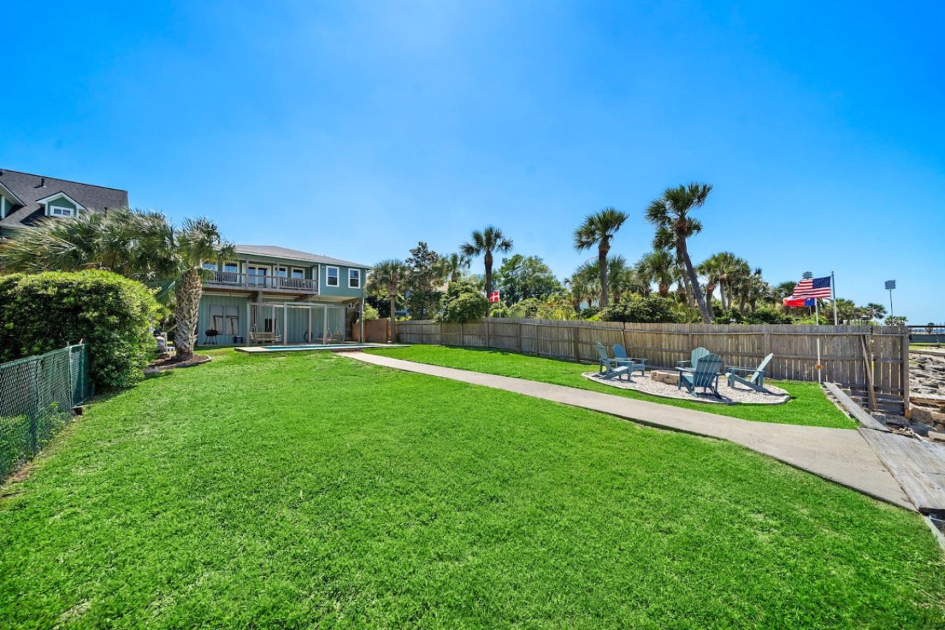 Plenty of space for games and backyard fun