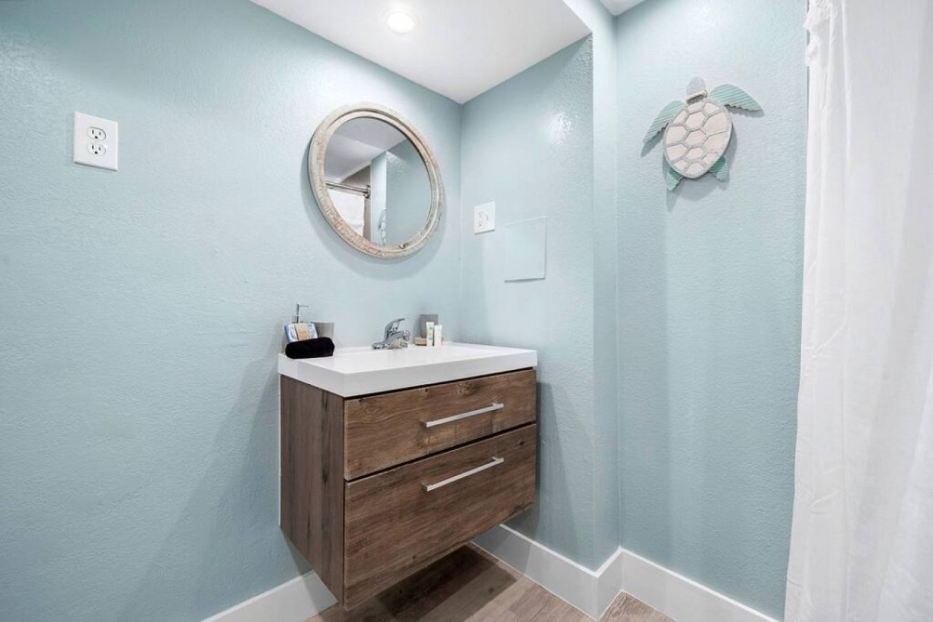 Feel pampered in this beautiful bathroom